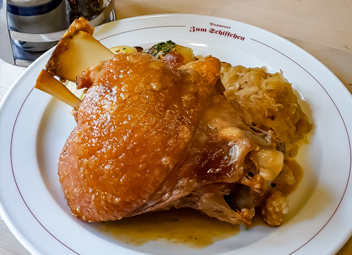 Köstliche Haxe in der Brauerei zum Schiffchen